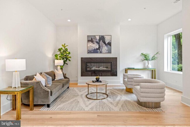 Foto del edificio - 8609 Woodbrook Ln