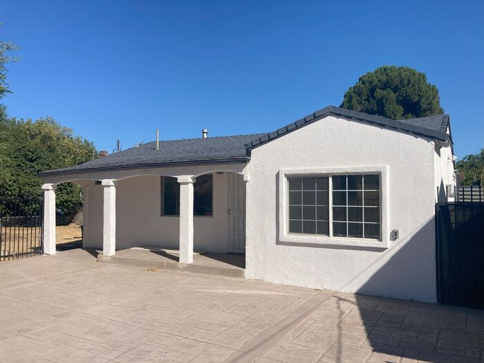 Primary Photo - Great Stockton Home 2 bedroom 1 bath Gated