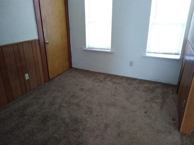 Building Photo - 2410 1/2 W Douglas Ave