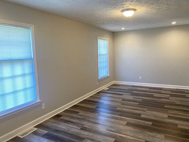 Building Photo - 1608 Hollywood Dr