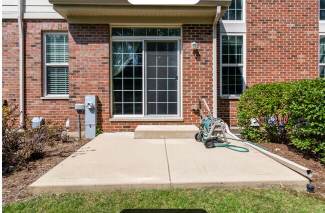 Foto del edificio - 10S449 Carrington Cir