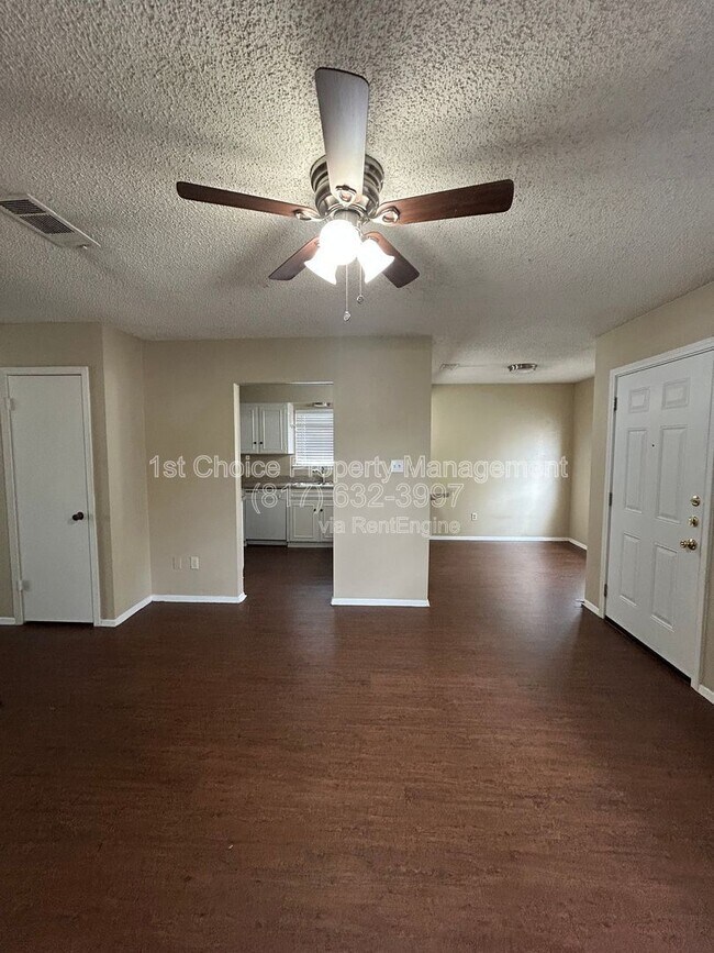 Foto del edificio - 2212 Viewtop Ln