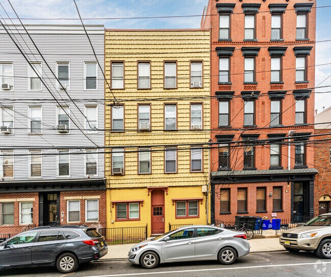 Building Photo - 312 Monroe St