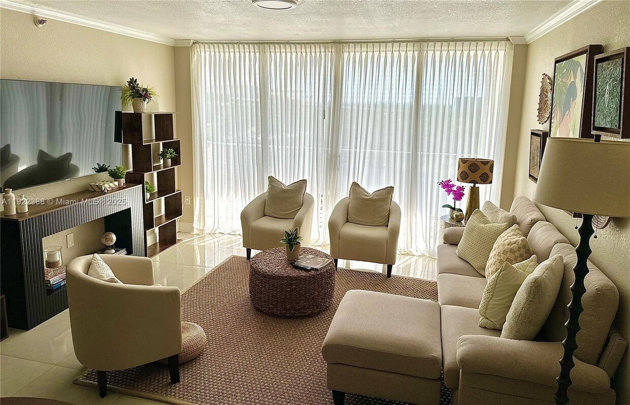 Foto principal - 1700 NW N River Dr