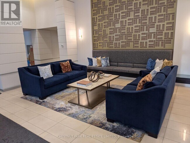 Building Photo - 230 King St E