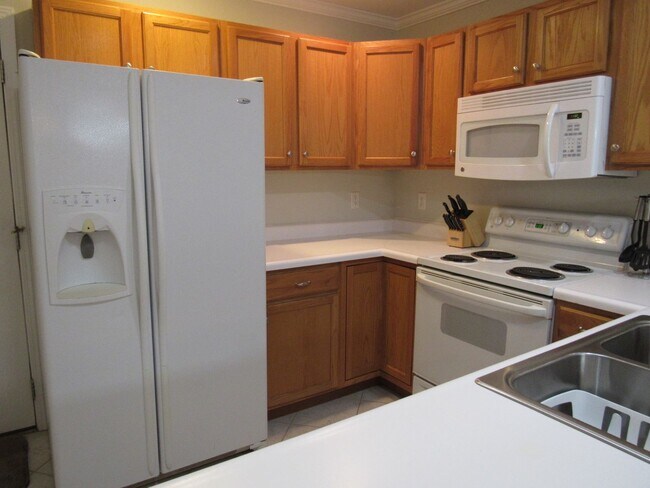 Foto del edificio - Lakefront 2 bedroom Condo For Rent