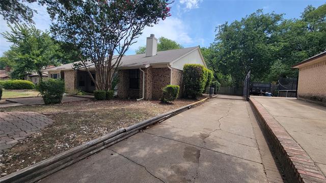 Primary Photo - 200 E Denton Dr
