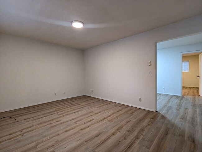 Building Photo - Great 1-Bedroom, 1-Bath Apartment In Springfield!