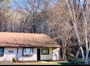 Building Photo - 104 Amberly Dr