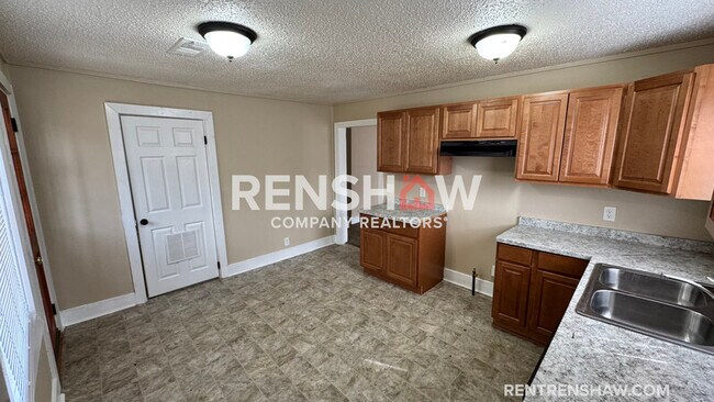 Building Photo - 822 Eyers Rd