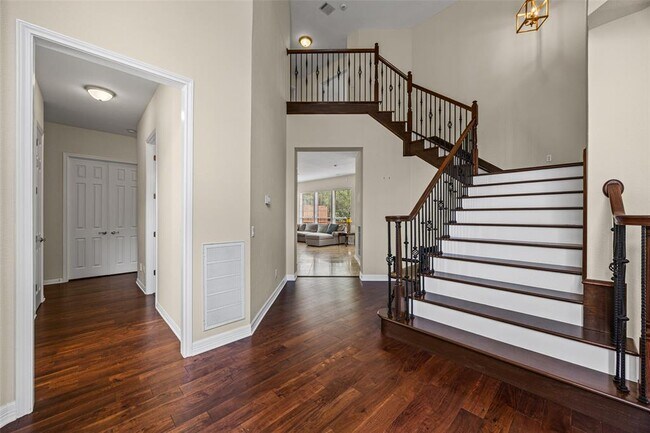 Building Photo - 10648 Bramblecrest Dr
