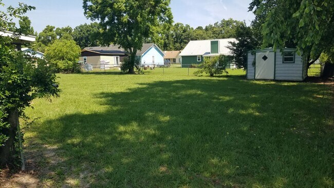 Building Photo - North Lowndes 3-Bedroom Rental Near Moody AFB