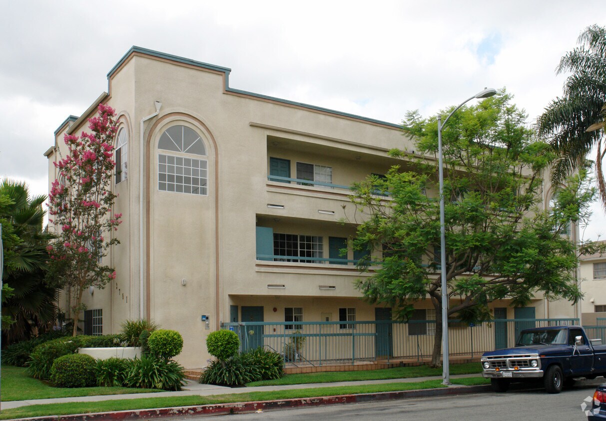 Primary Photo - 3701 Hughes Ave
