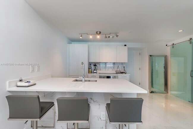 Foto del edificio - 501 NE 31st St