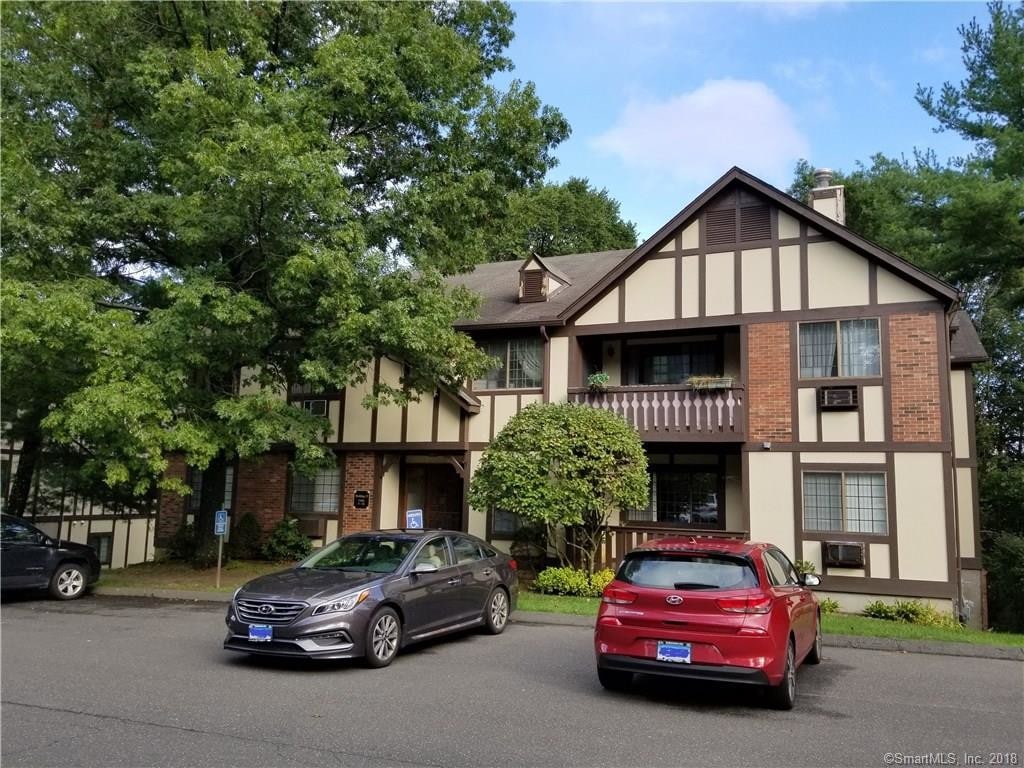 12 Essex Ct Unit 12, Brookfield, CT 06804 Condo for Rent in