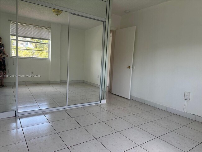 Foto del edificio - 1801 NE 140th St