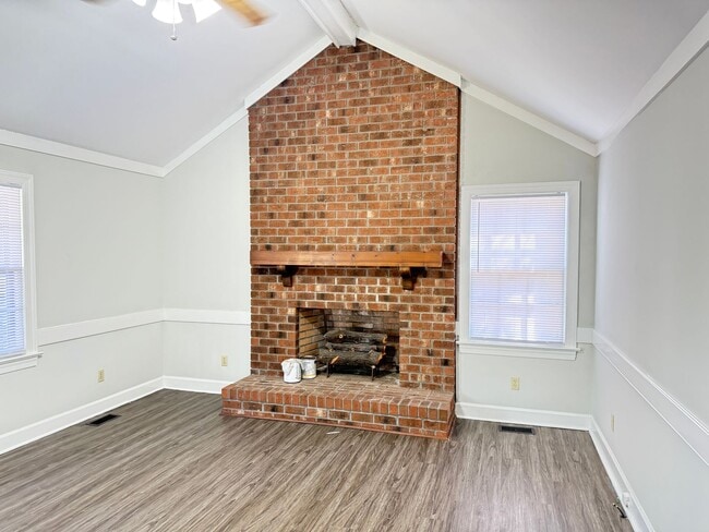 Building Photo - 1136 Beechwood Dr