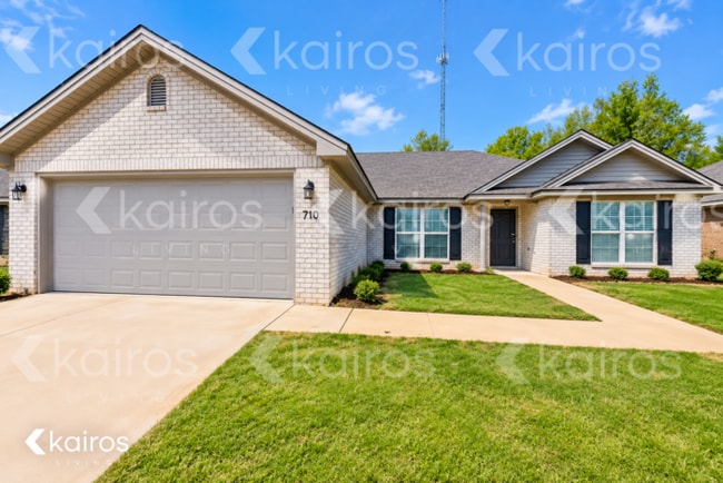 Building Photo - 710 Park Ln