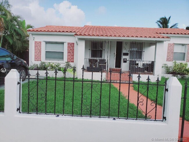 Building Photo - 121 SW 51st Ave