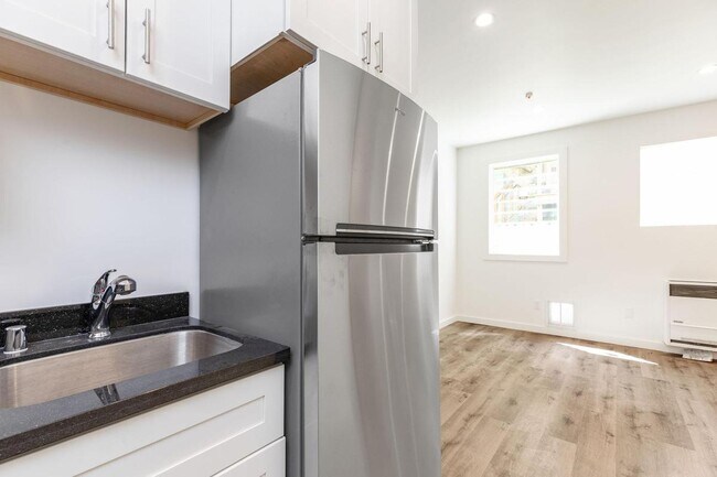 Building Photo - 905 Capp St