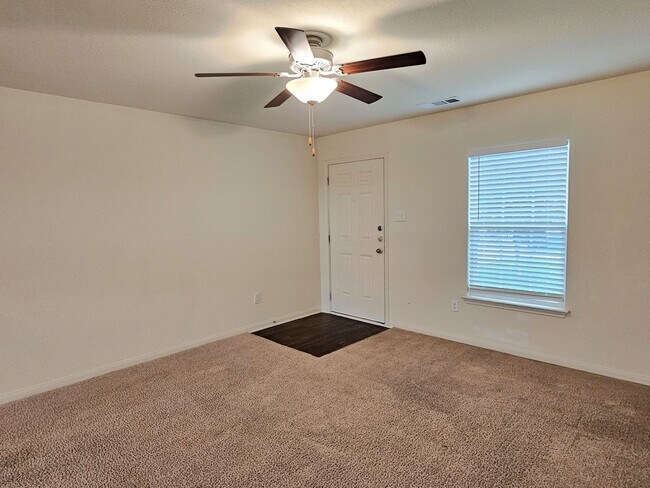 Foto del edificio - 3 Bed / 2.5 Bath in Stonebrige Crossing in...