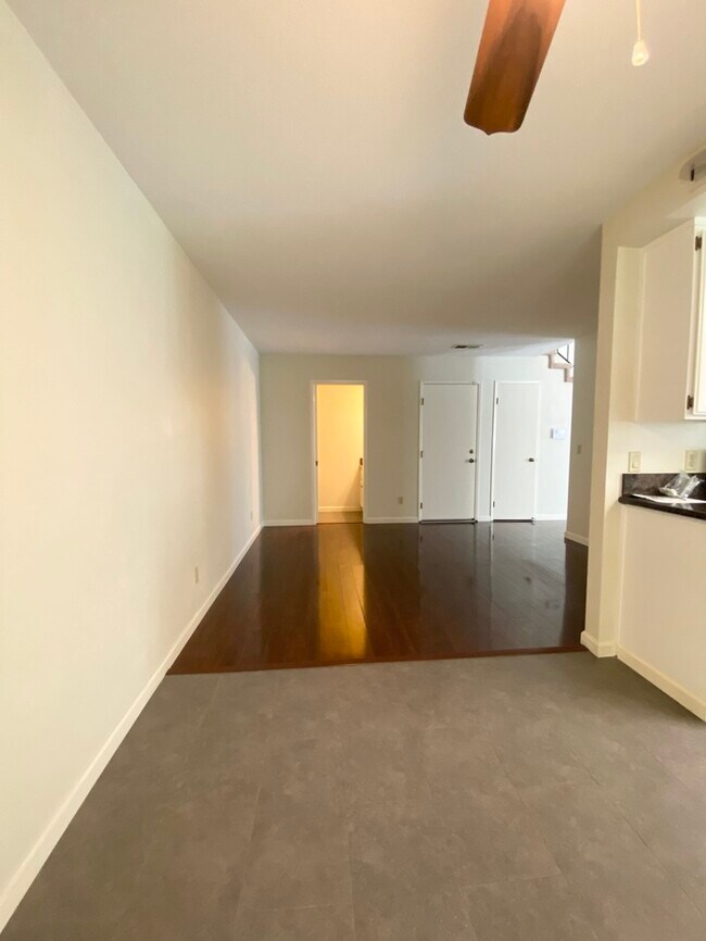 Foto del edificio - Lovely four bedroom home in quiet area! 74...