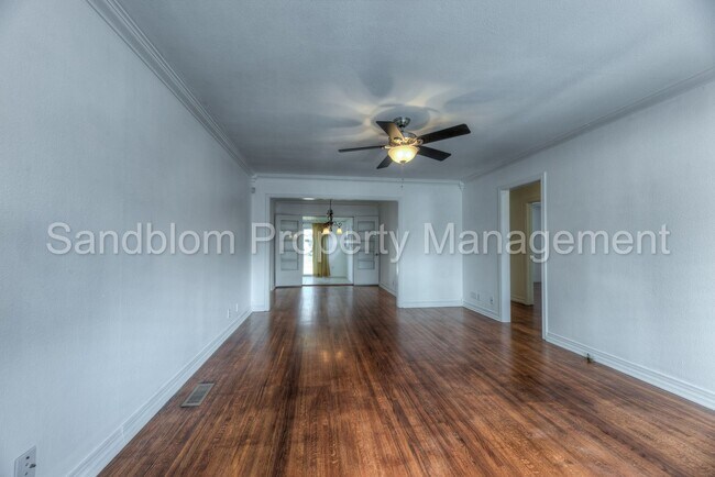 Building Photo - FOR LEASE | Brookside | $1300 Rent + $1300...