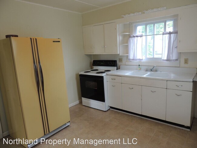 Building Photo - 3 br, 1 bath House - 312 Railroad Avenue