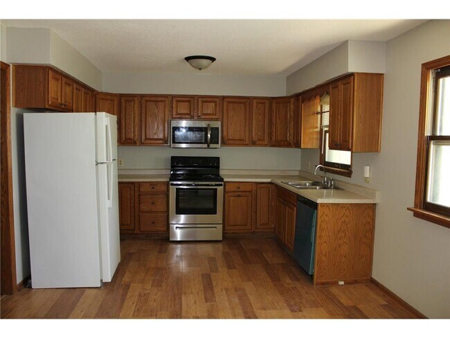 Building Photo - 747 Tuscarora Ave W