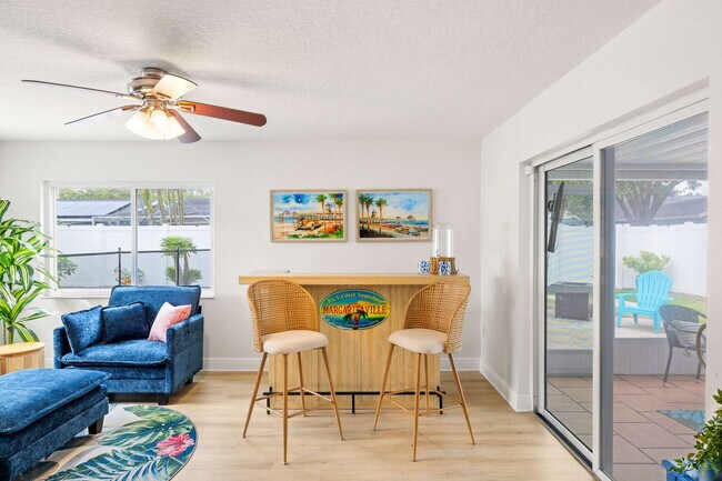 Foto del edificio - 6398 Woodland Blvd