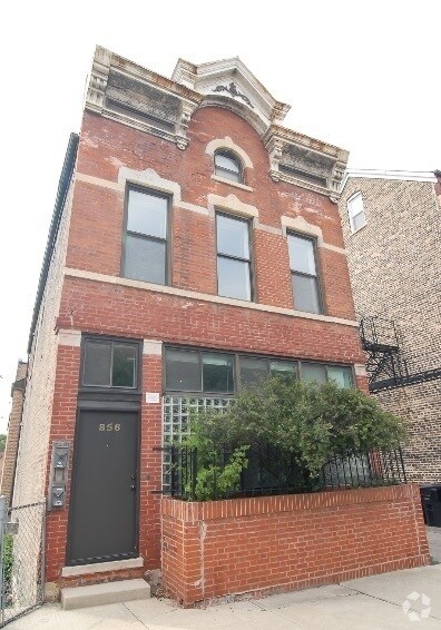 Building Photo - 856 N May St