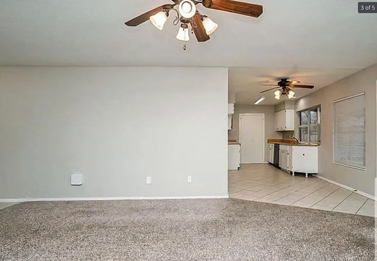 Foto del edificio - 423 Southlake Dr