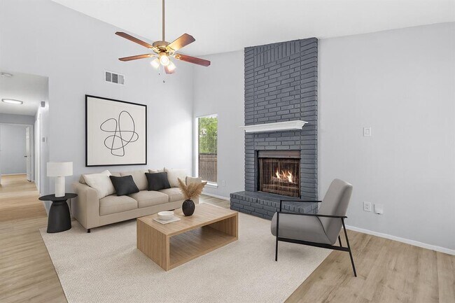 Foto del edificio - 618 Rollingway Dr