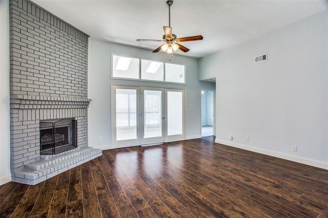 Foto del edificio - 5446 Meadow Vista Ln