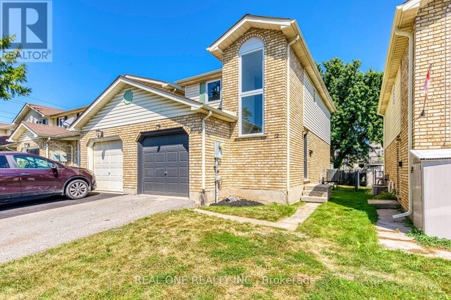 Photo du bâtiment - 12 Danville Ave