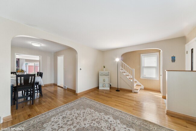 Building Photo - 7811 W Balmoral Ave