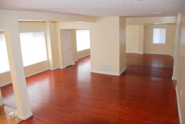 Building Photo - 5 bedroom in Queens NY 11375