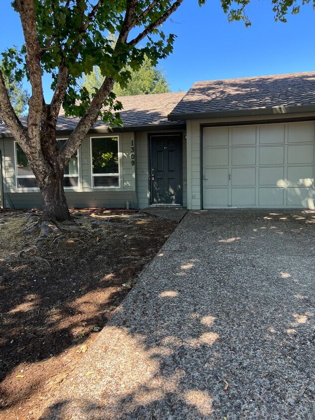 Foto principal - 1309 SW Hilary St