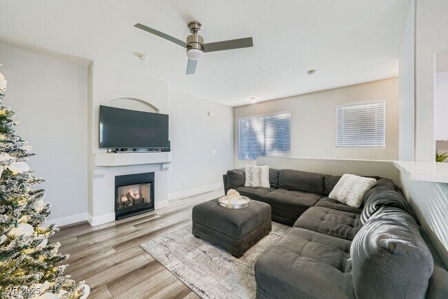 Foto del edificio - 9050 W Warm Springs Rd