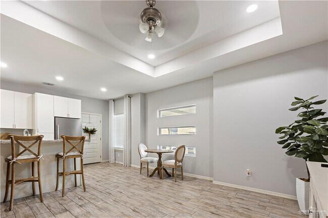 Building Photo - 1503 W Heritage Dr