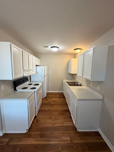 Building Photo - 2332 Breezy Dr