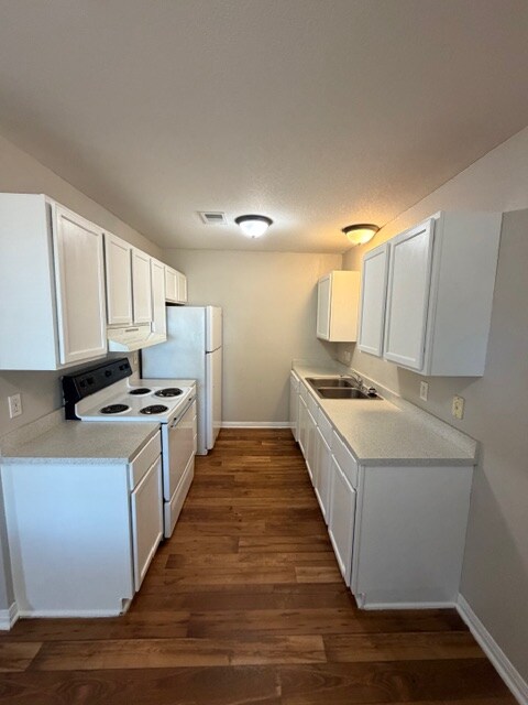 Foto del edificio - 2332 Breezy Dr