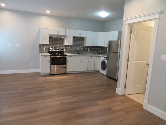 Building Photo - 1005 Arngask Ave