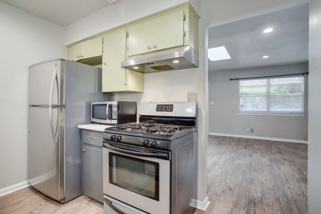 Building Photo - 2300 Trailside Dr