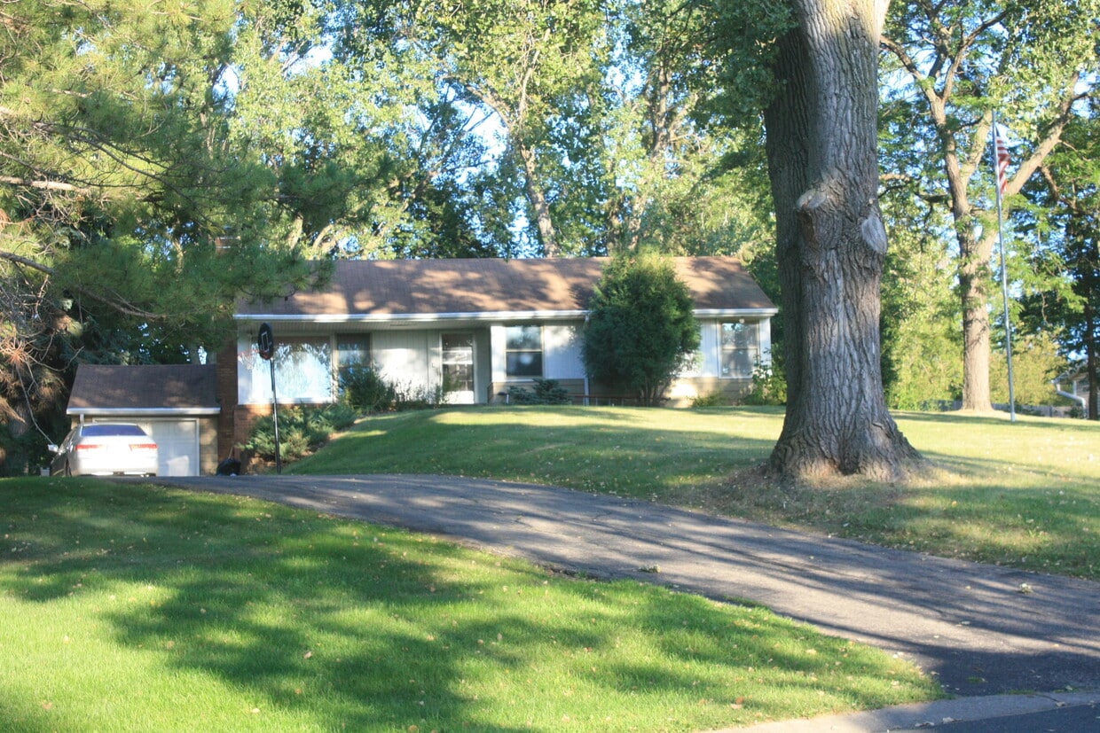 3300 Heritage LN, Eagan, MN 55121 House Rental in Eagan, MN