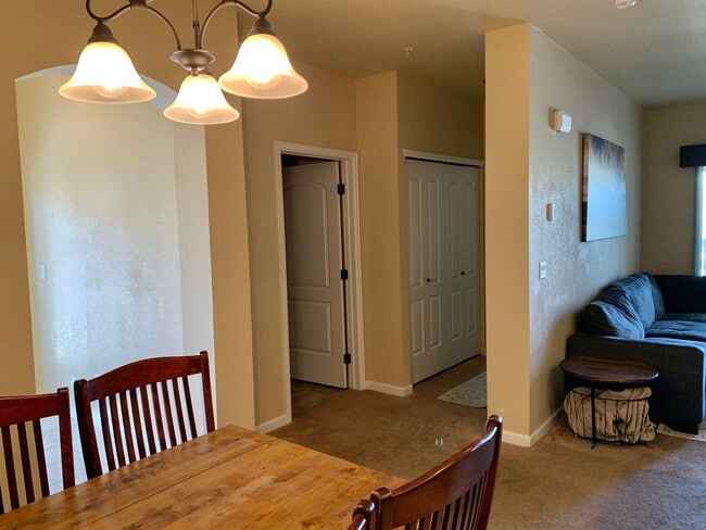 Building Photo - First Floor Condo by Equalizer Lake!