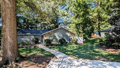 Building Photo - 1050 Mathews Ct