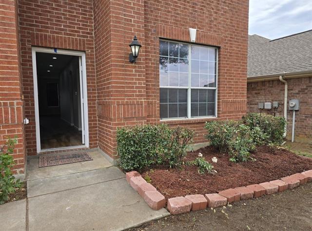 Foto del edificio - 5916 Summerwood Dr