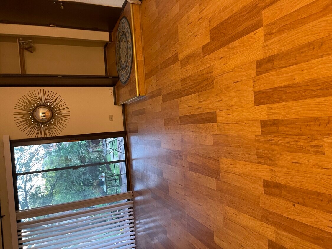 Foto del edificio - 15744 Lake Dr