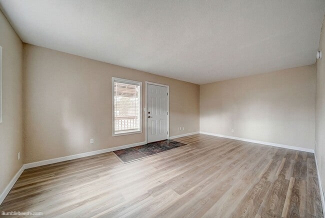 Building Photo - 104 N Colville Rd